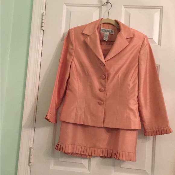 Clothes - Picture 2 of 3